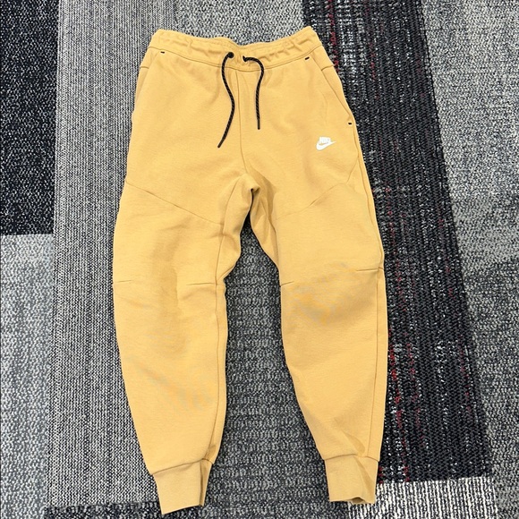 Nike Tech Tan Sweat Pants Size-M - Picture 1 of 5